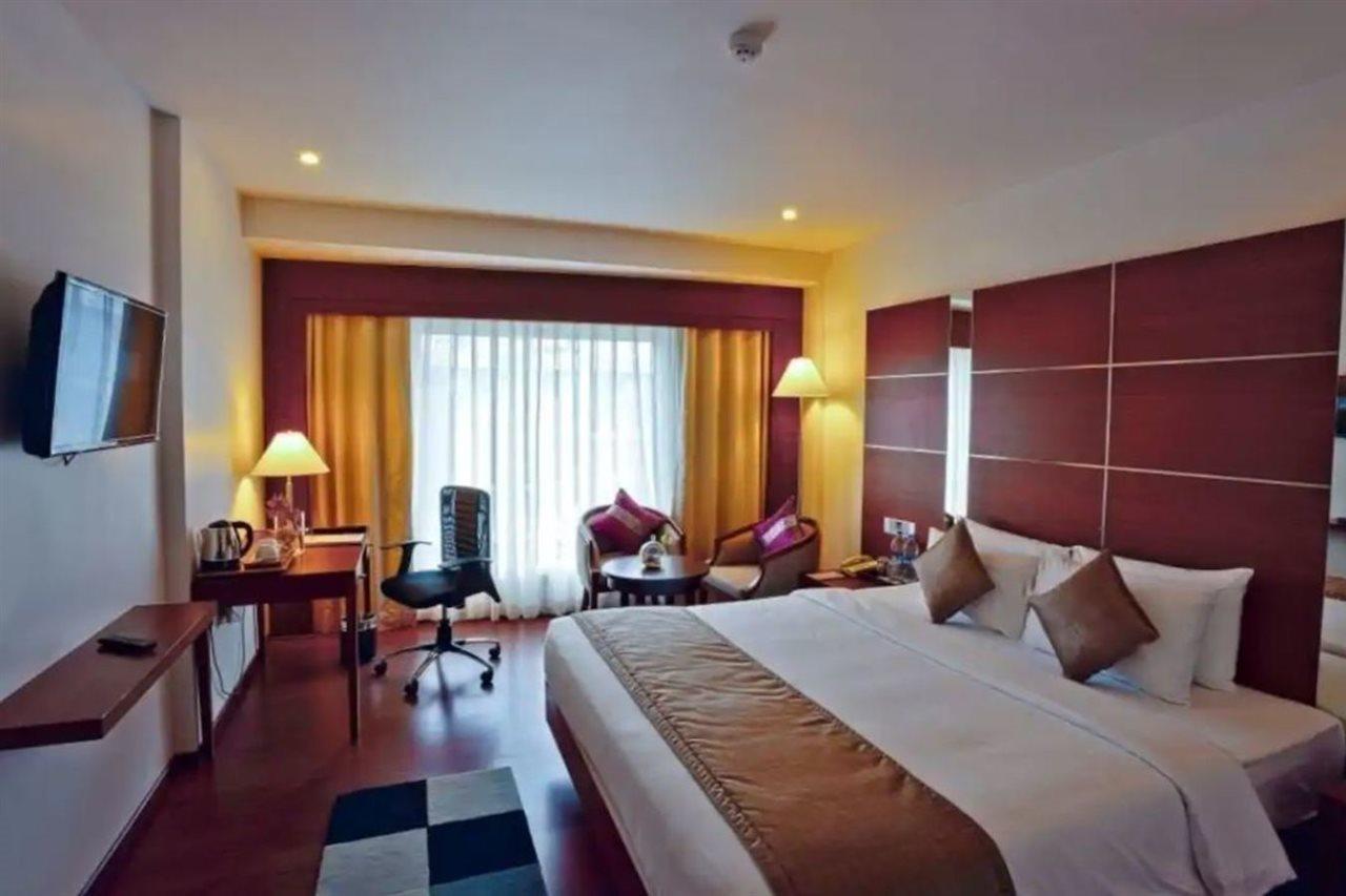 Olive Downtown Hotel Kochi Bagian luar foto