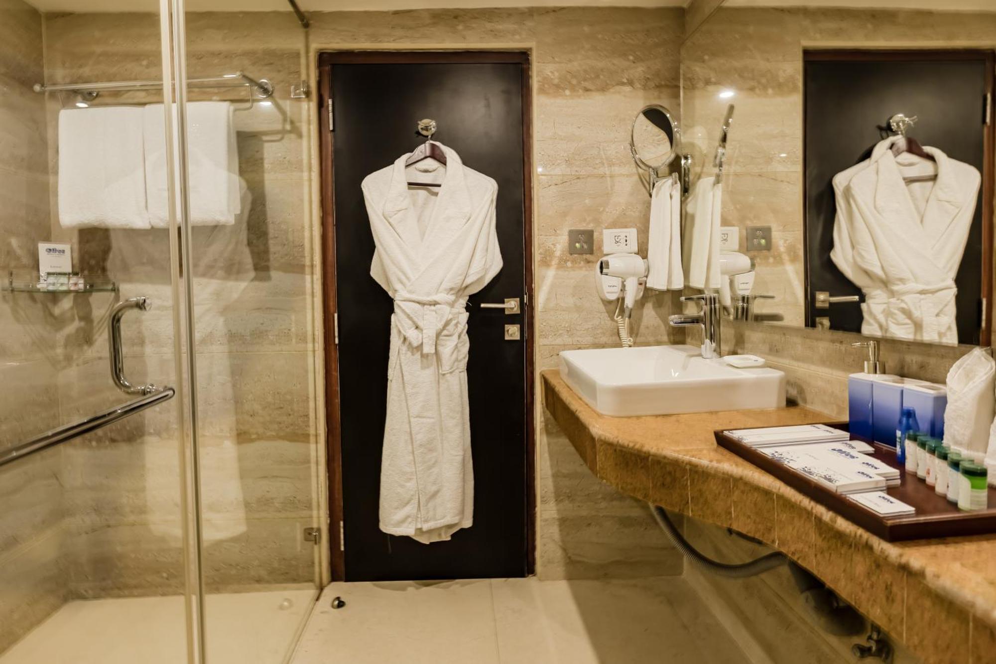 Olive Downtown Hotel Kochi Bagian luar foto