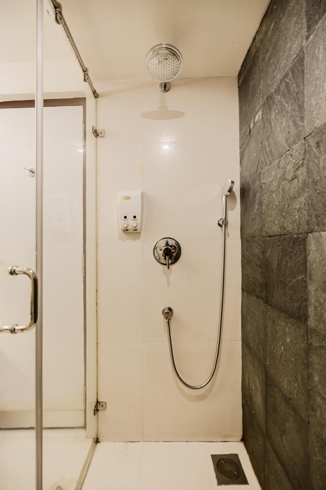 Olive Downtown Hotel Kochi Bagian luar foto
